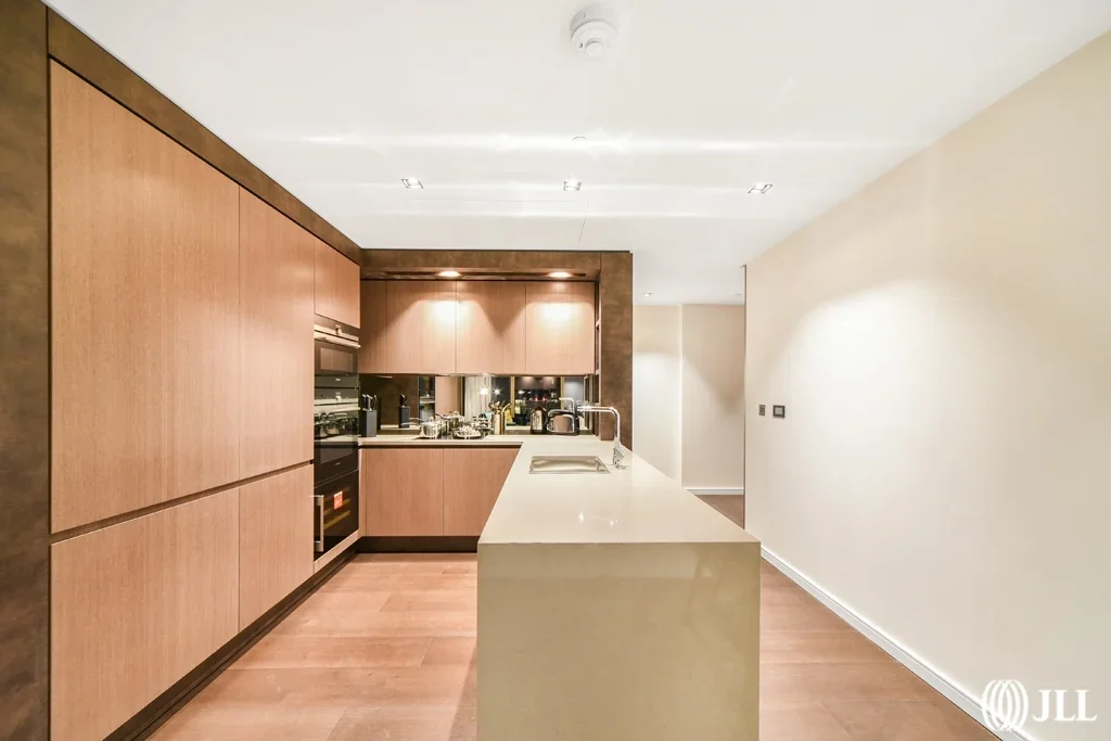 Flat Park Drive in Greater London