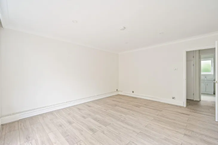 Flat Swan Street in Greater London