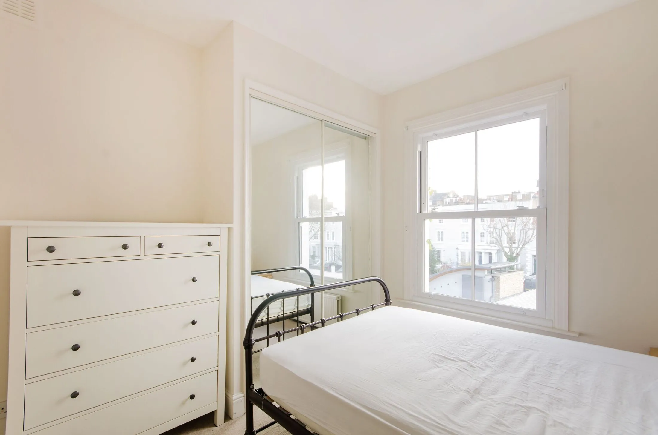 Flat Hogarth Road in Greater London