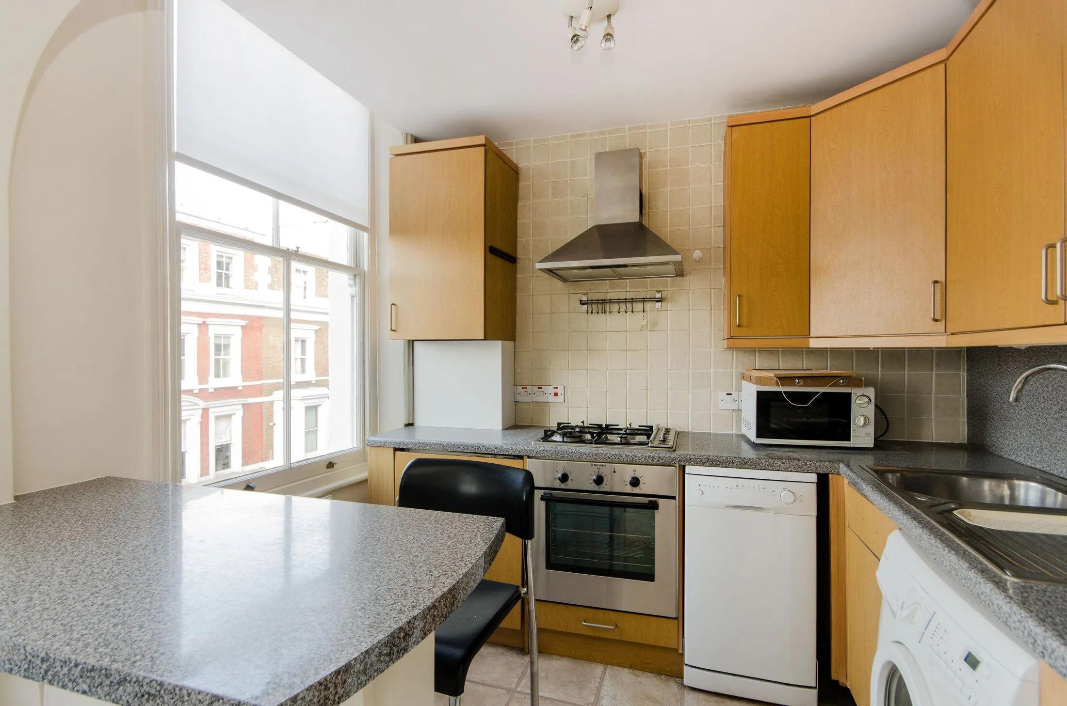 Flat Hogarth Road in Greater London