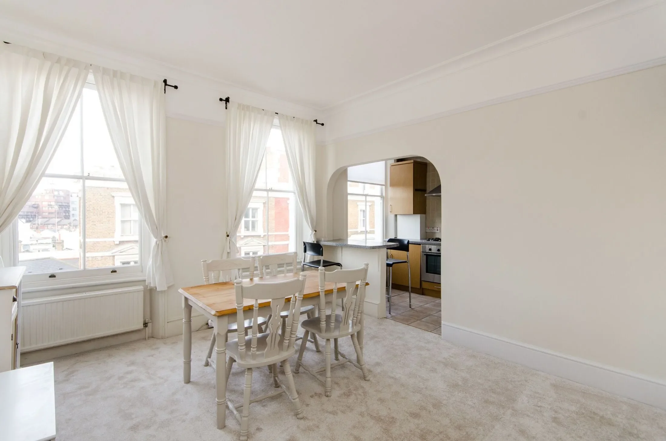 Flat Hogarth Road in Greater London