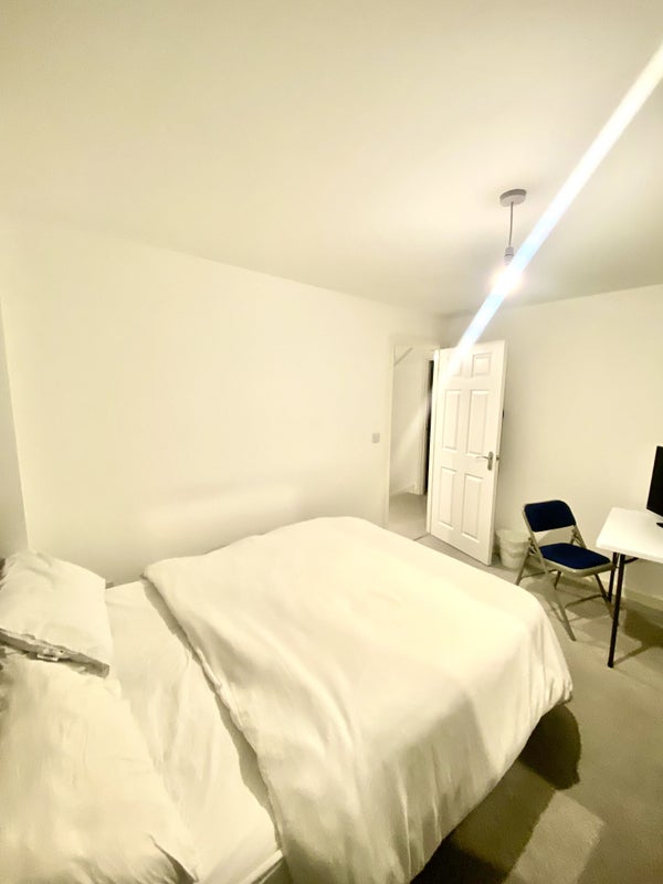 Room Ambassador Avenue in Birmingham