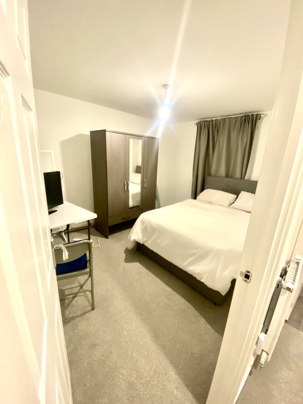 Room Ambassador Avenue in Birmingham