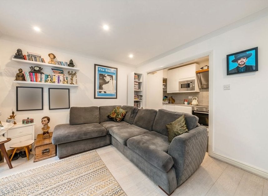 Flat Grays Inn Road in Greater London
