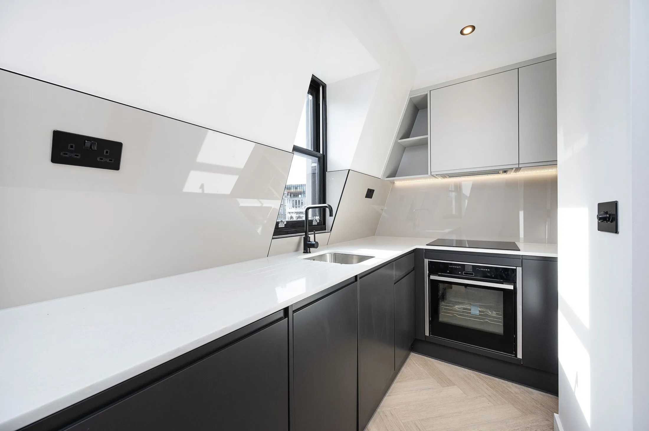 Flat Long Lane in City of London