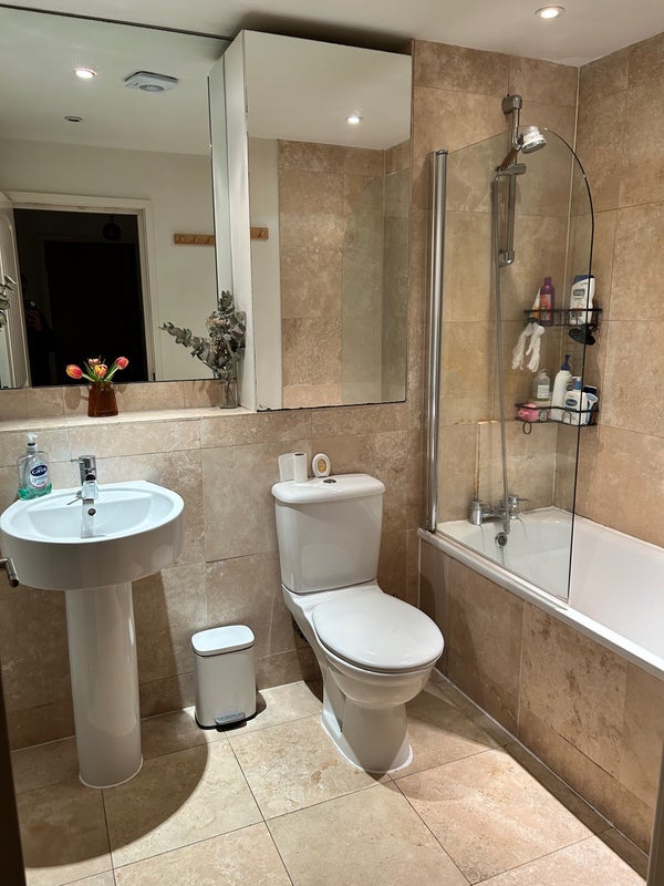 Room Tudor Road in Greater London