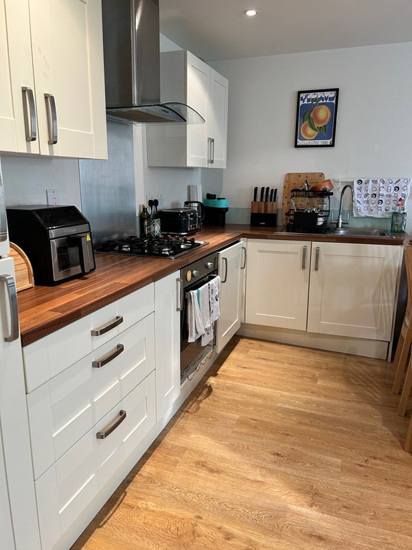 Room Tudor Road in Greater London