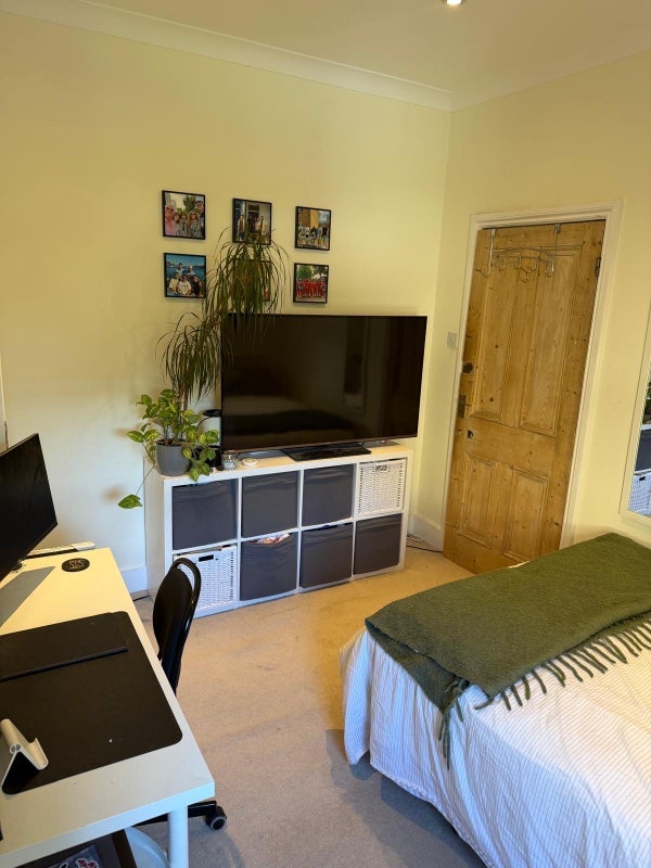 Room Mexfield Road in Greater London