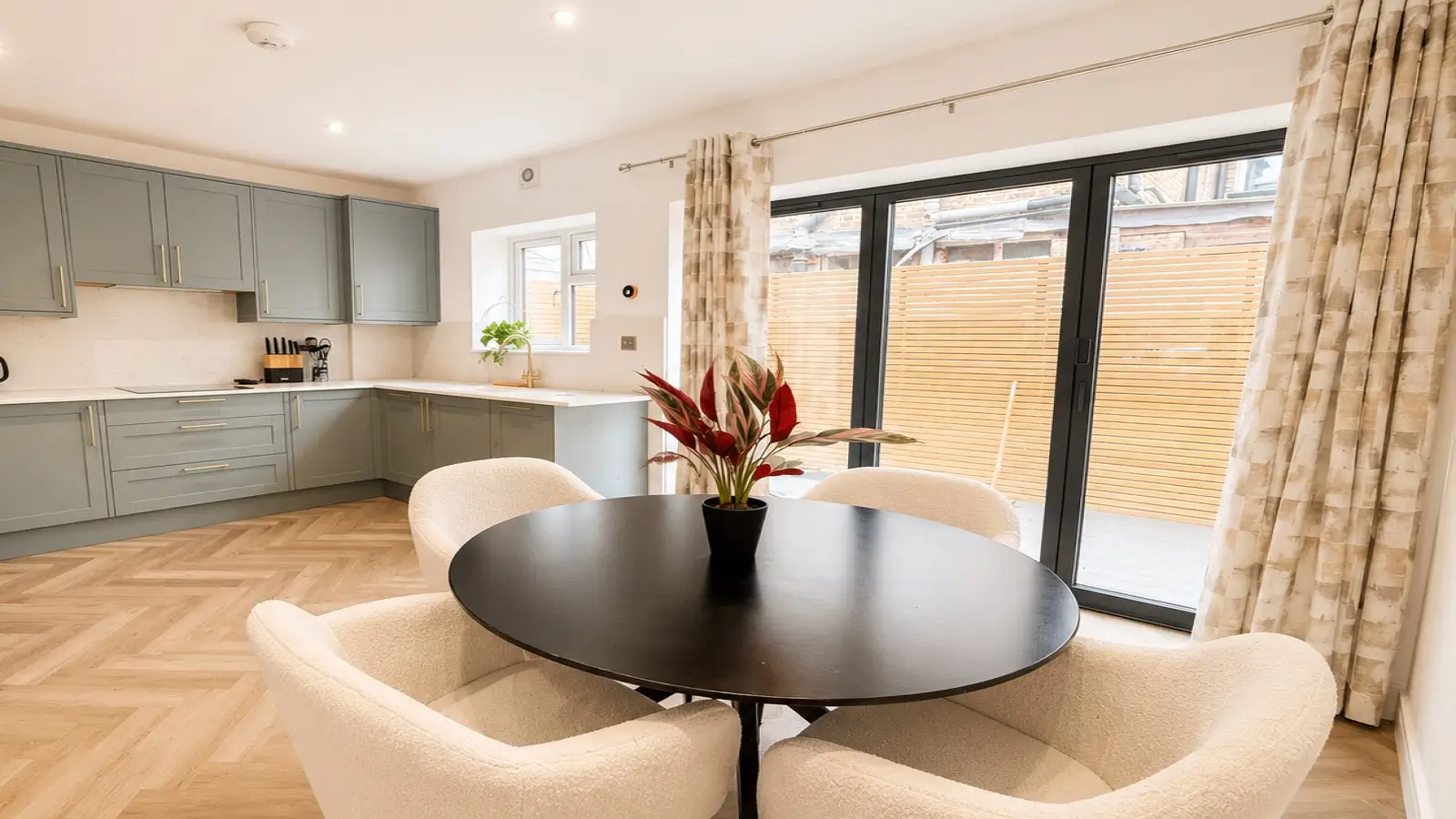 Flat Morena Street in Greater London