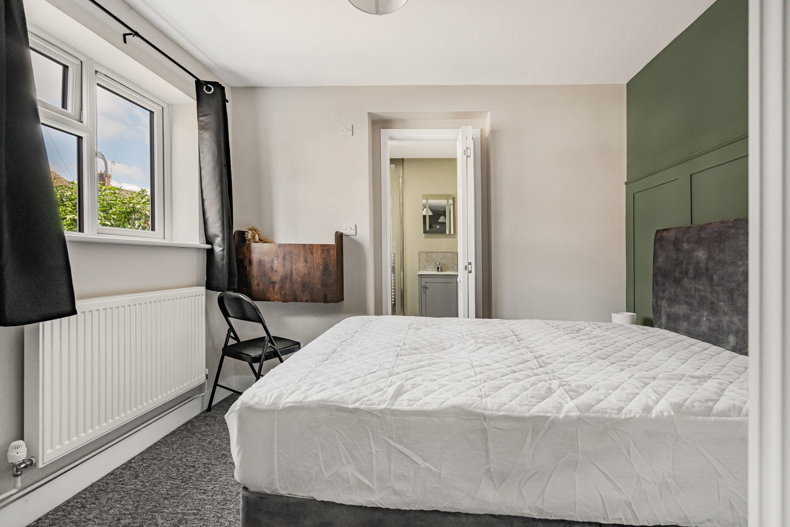 Room Dunmore in Guildford