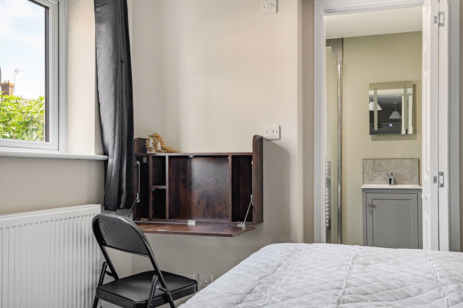 Room Dunmore in Guildford