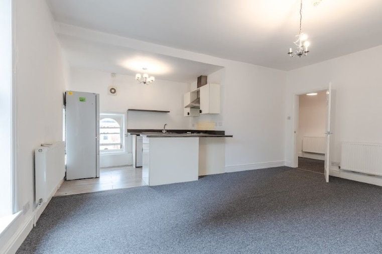 Flat Alexandra Road in Crosby