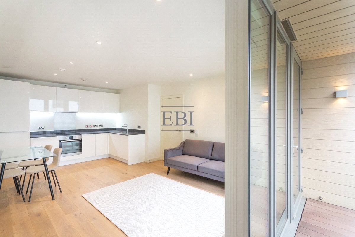 Flat Capitol Way in Greater London