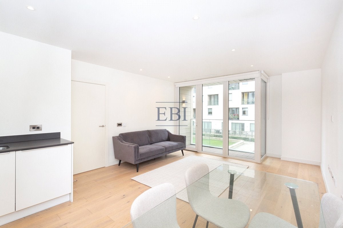 Flat Capitol Way in Greater London