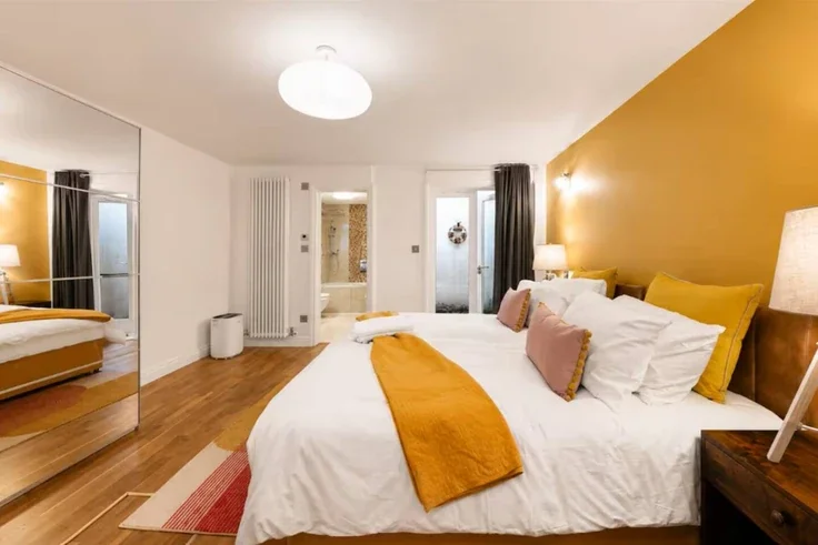 Flat Eversholt Street in Greater London