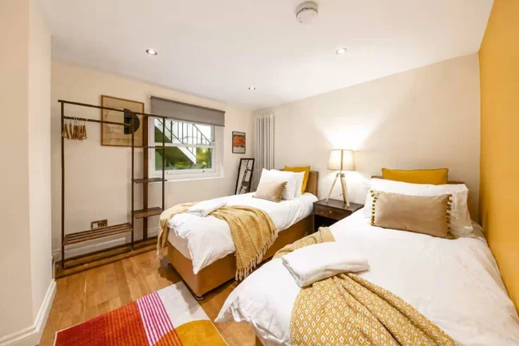 Flat Eversholt Street in Greater London