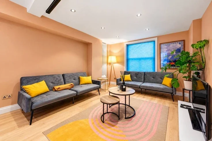 Flat Eversholt Street in Greater London