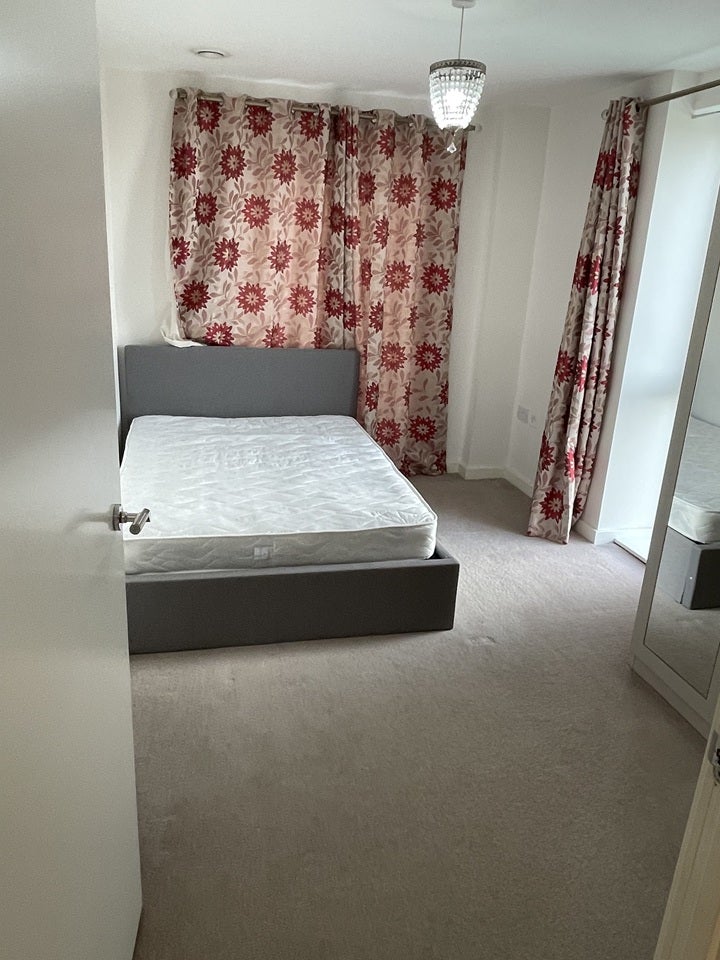 Flat Windsor Road in Slough