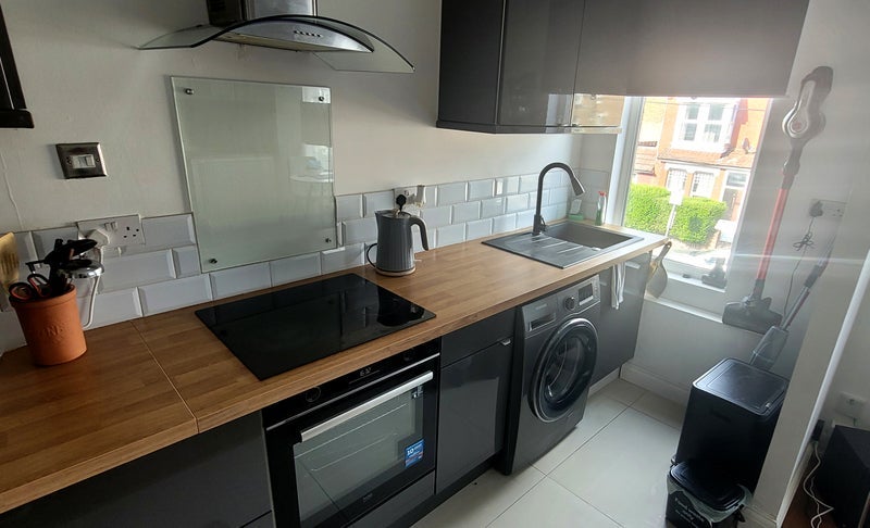 Room Crowther Road in Greater London