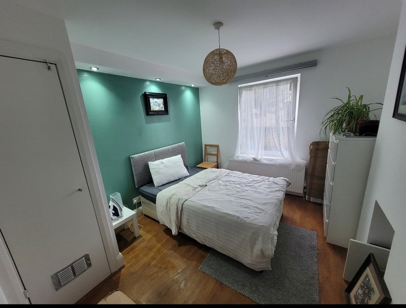 Room Crowther Road in Greater London