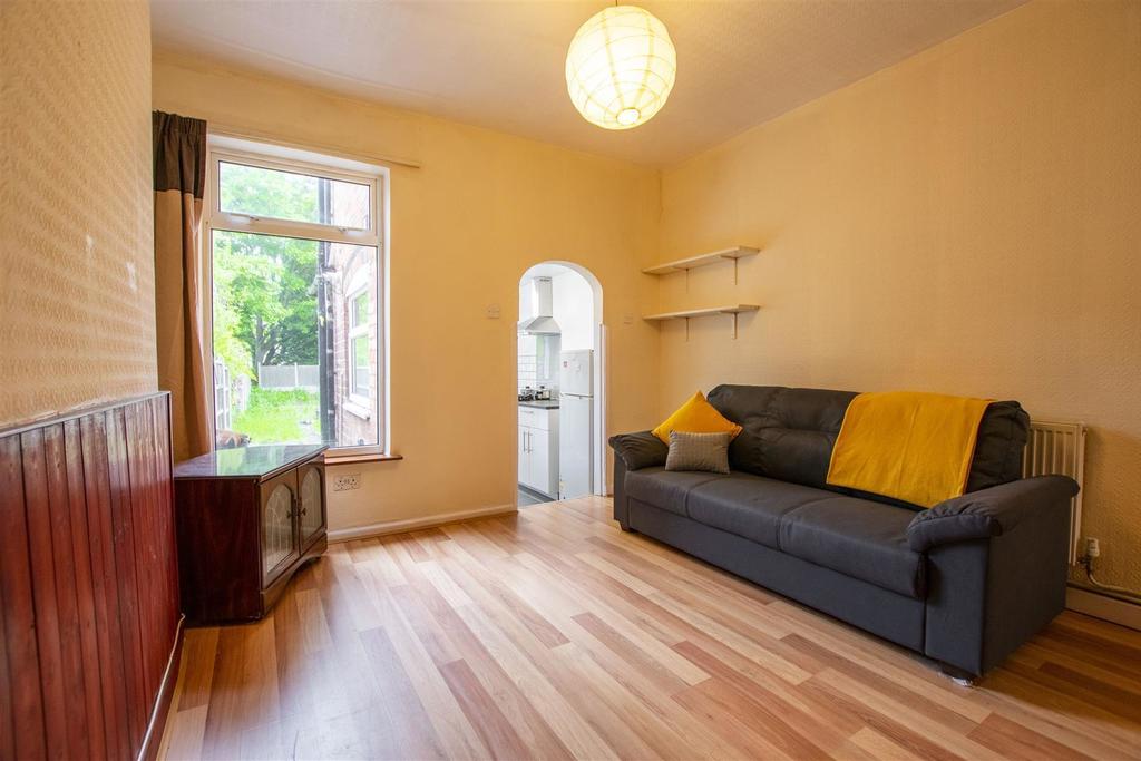 Room Heeley Road in Birmingham
