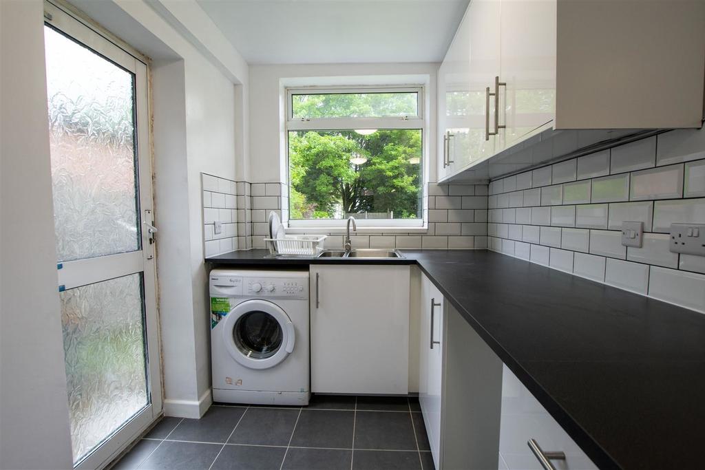 Room Heeley Road in Birmingham