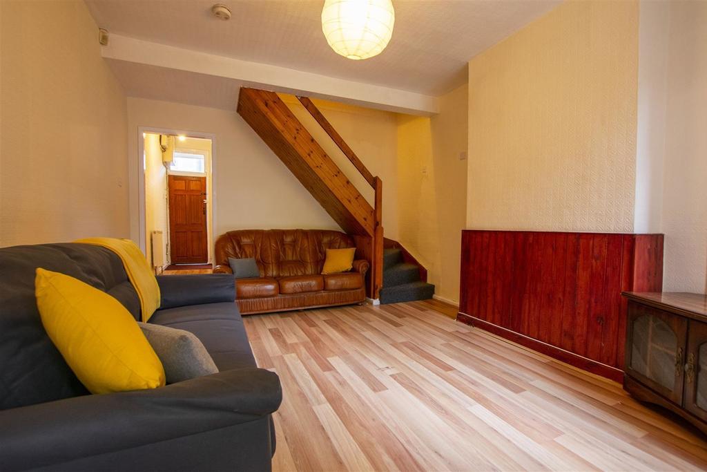 Room Heeley Road in Birmingham