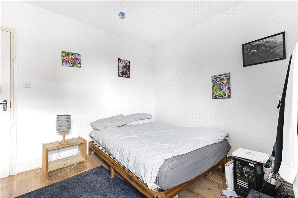 Flat Rye Lane in Greater London