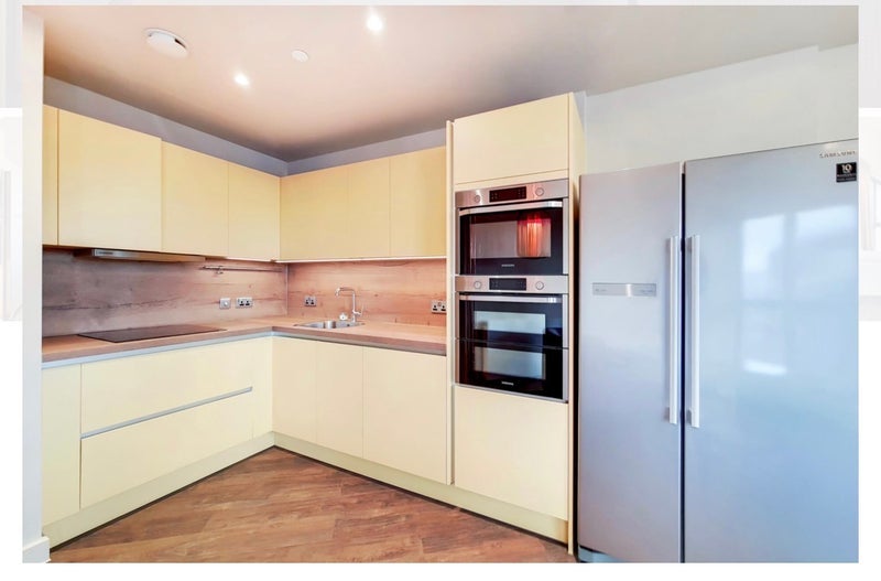 Room Atlantic Crescent in Greater London