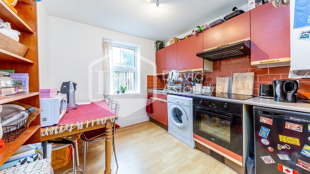 Flat Hornsey Road in Greater London