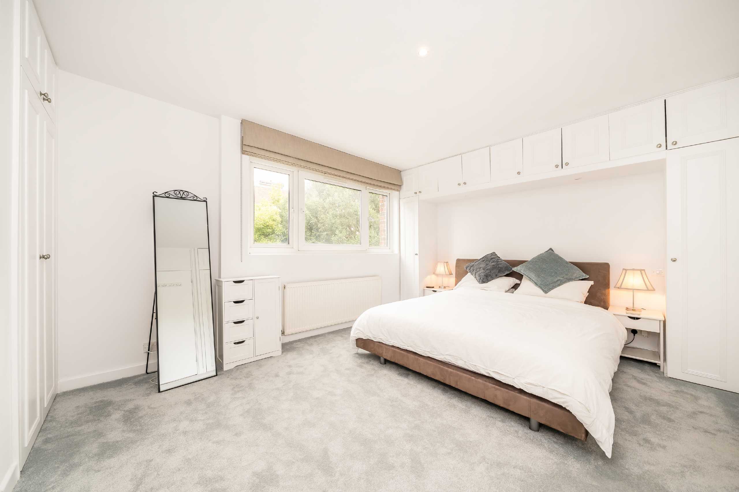 House Woodsford Square in Greater London