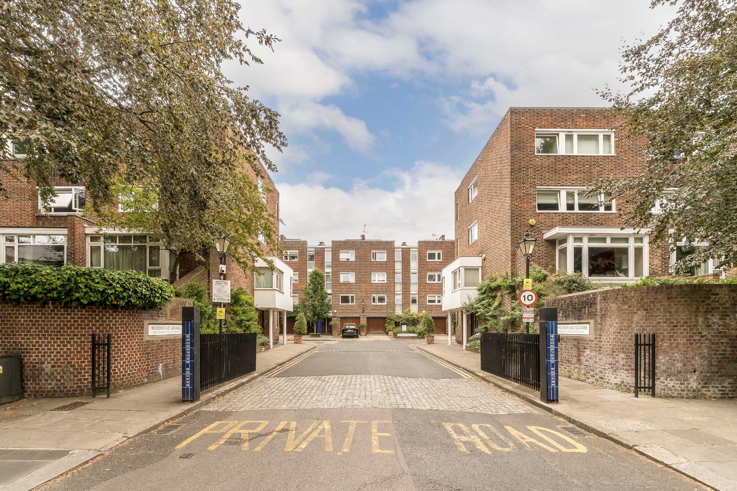 House Woodsford Square in Greater London