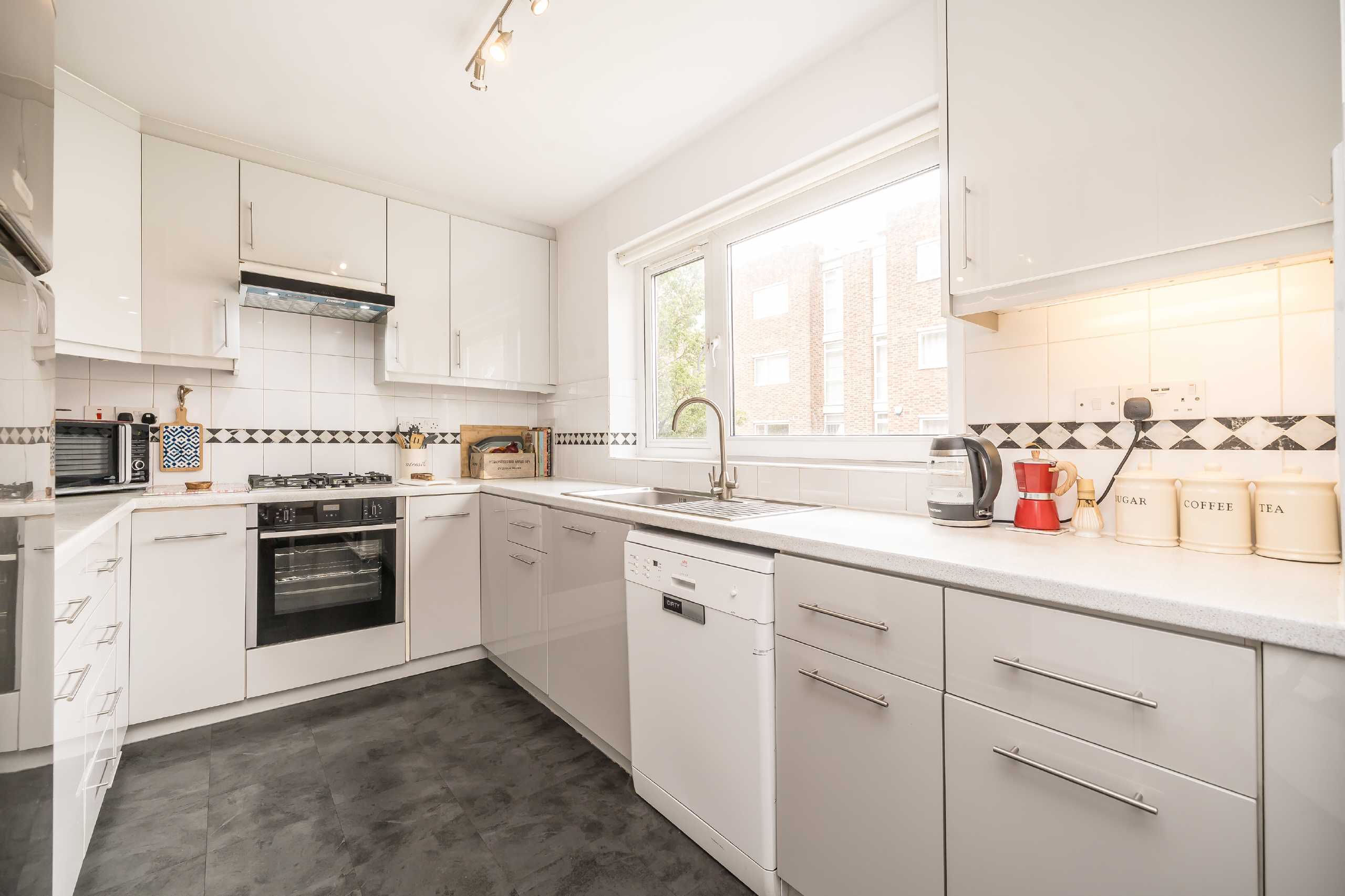 House Woodsford Square in Greater London