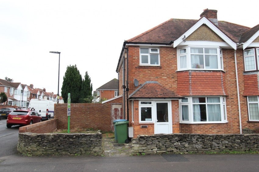 Flat Blenheim Gardens in Southampton