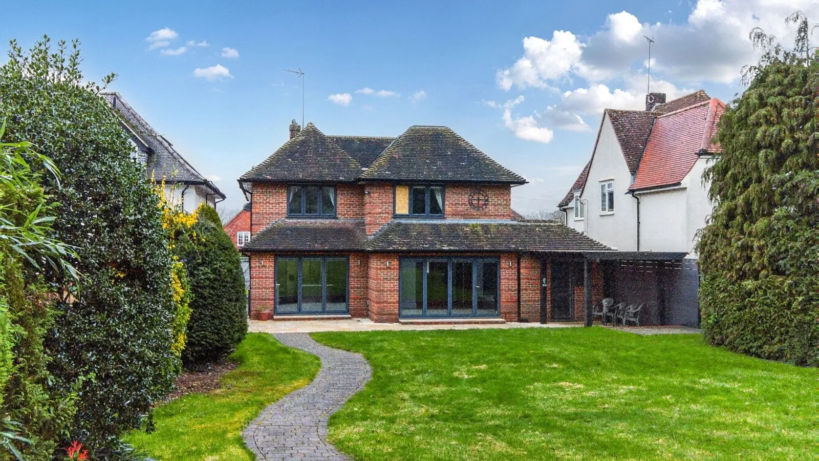 House Bradmore Way in Welwyn Hatfield