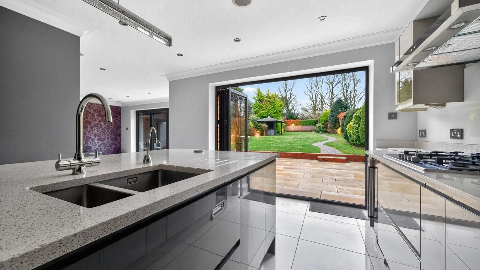 House Bradmore Way in Welwyn Hatfield