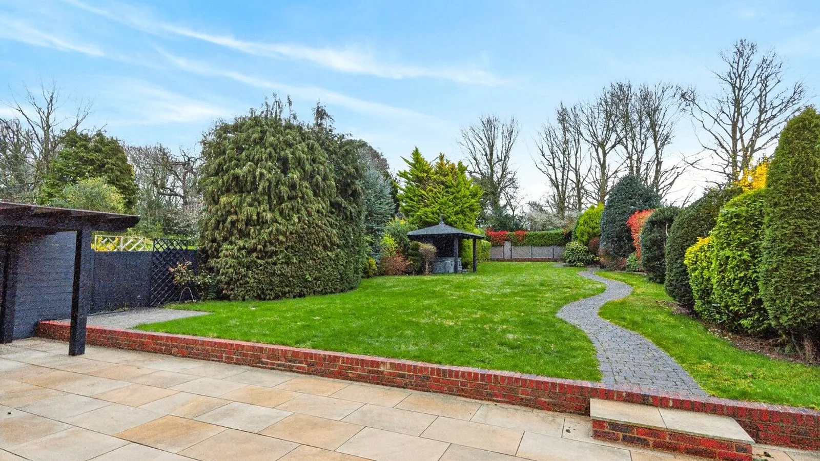 House Bradmore Way in Welwyn Hatfield