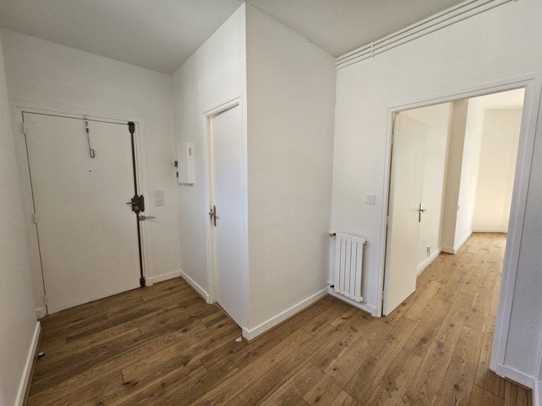 Flat Place des Quinconces in Bordeaux