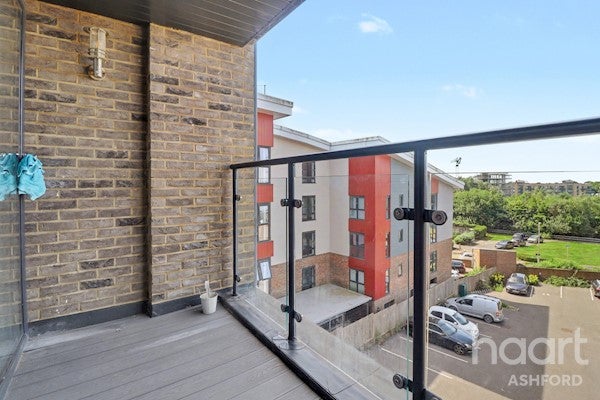 Flat Godinton Road in Ashford