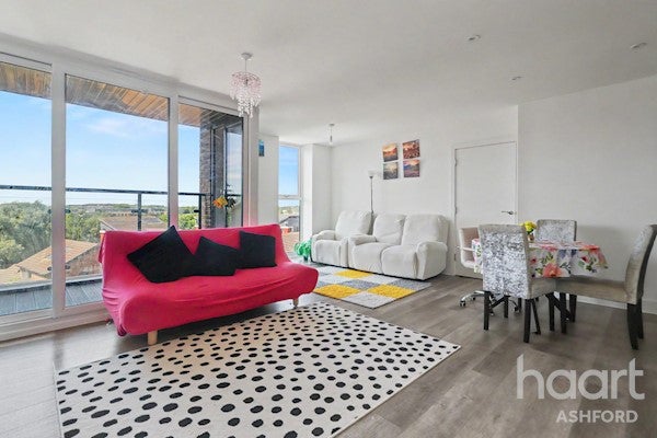 Flat Godinton Road in Ashford