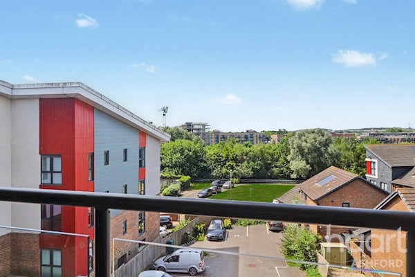 Flat Godinton Road in Ashford