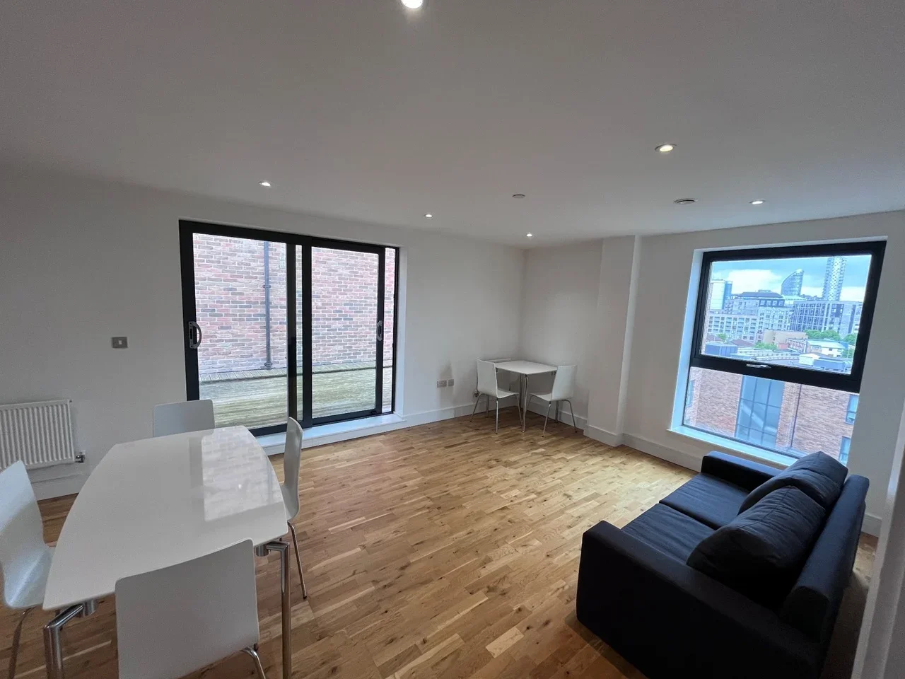Flat Leven Road in Greater London