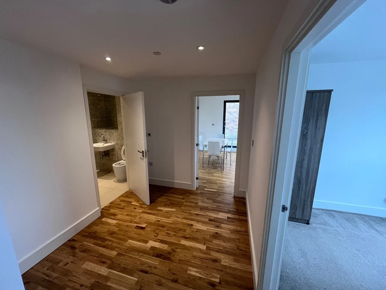 Flat Leven Road in Greater London