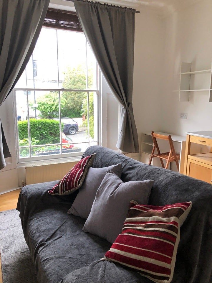 Flat Torriano Avenue in Greater London