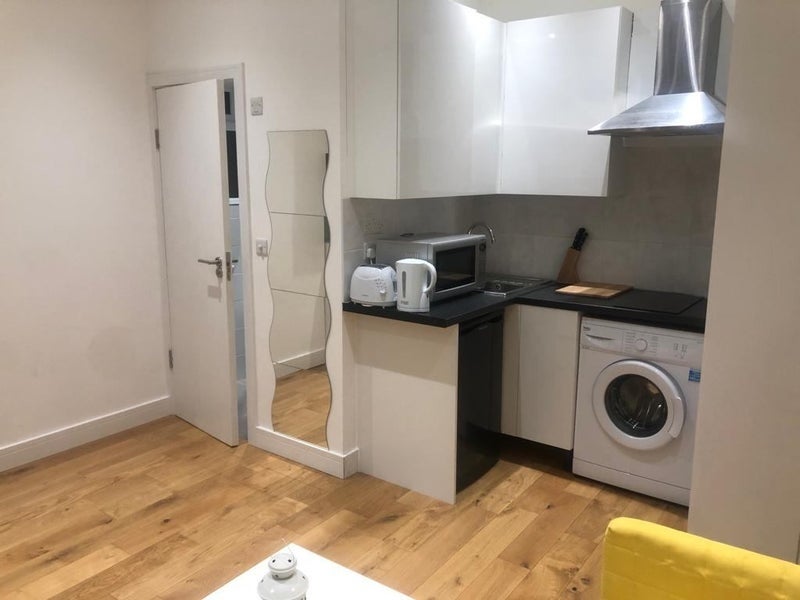 Room Ramsden Road in Greater London