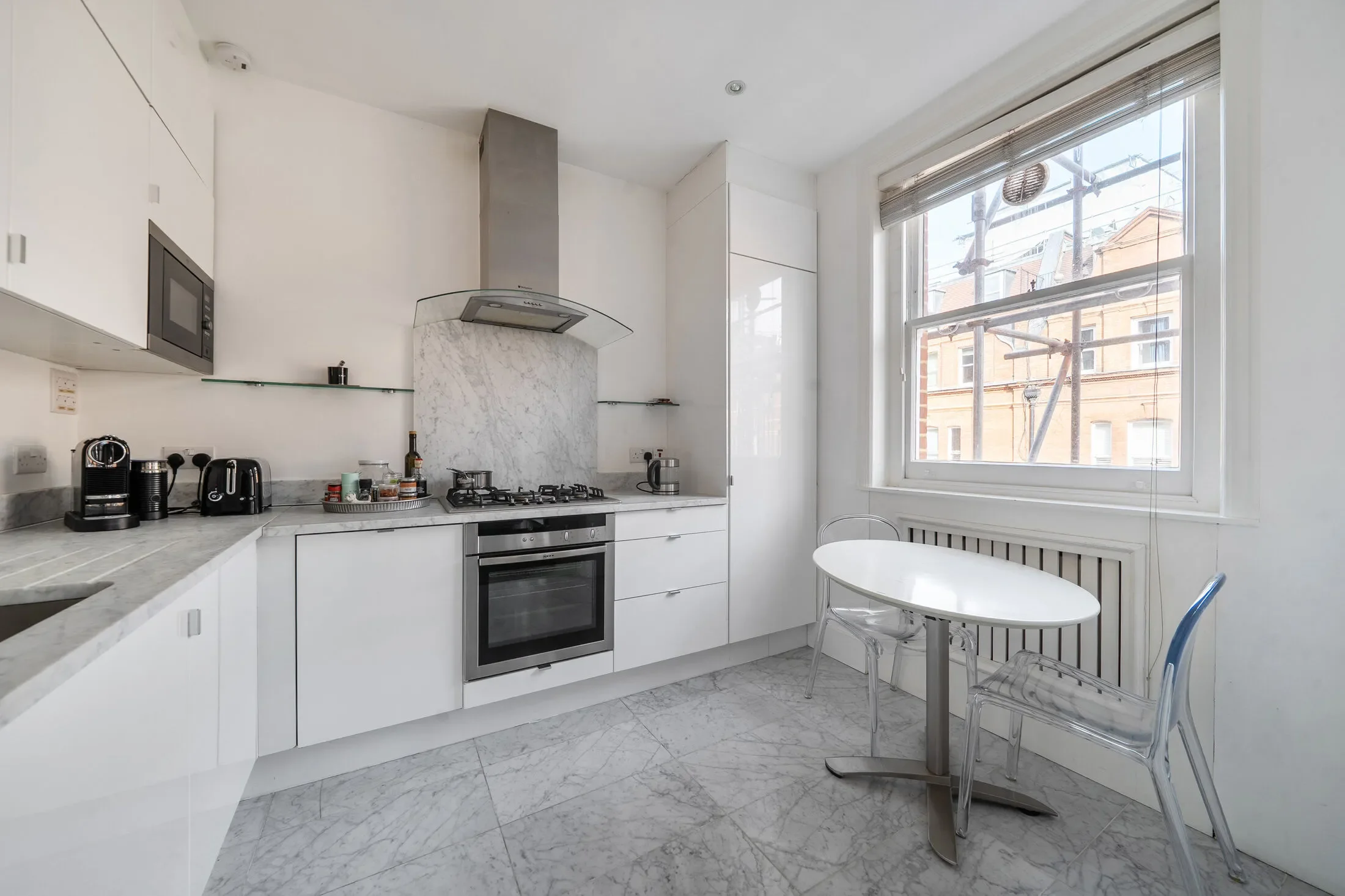 Flat Egerton Gardens in Greater London