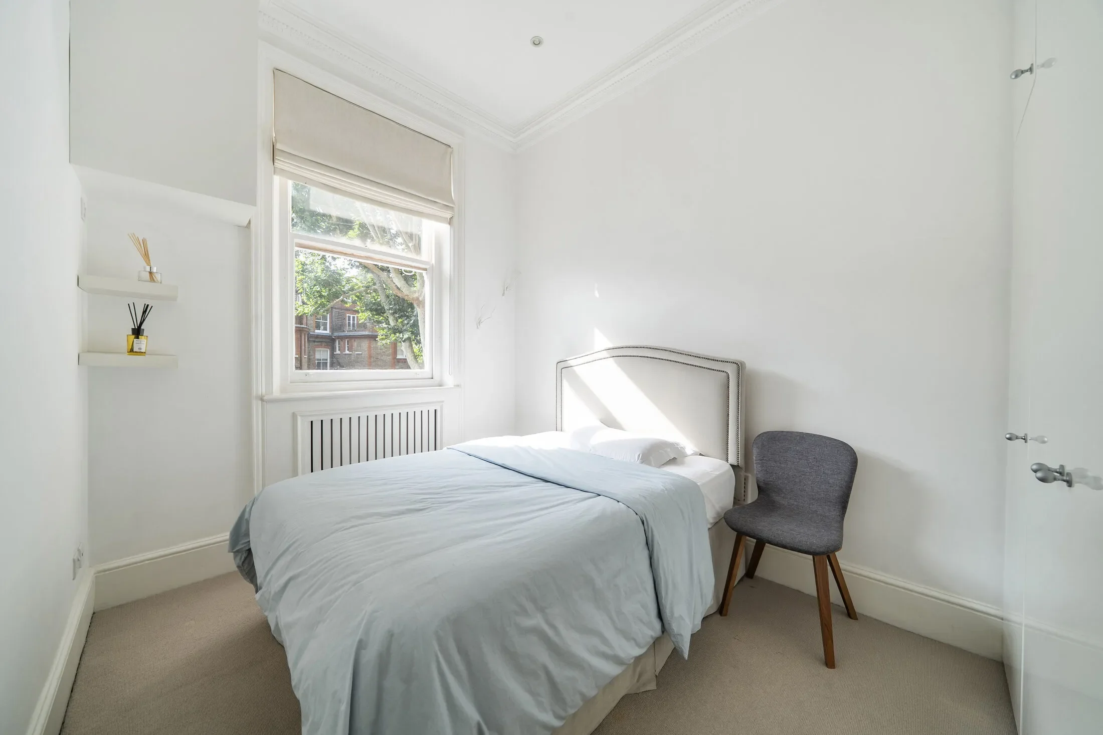 Flat Egerton Gardens in Greater London