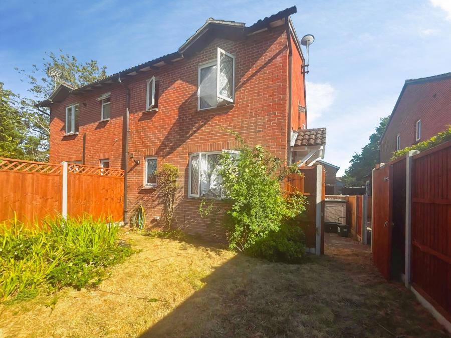 House Monkswood Crescent in Basingstoke and Deane