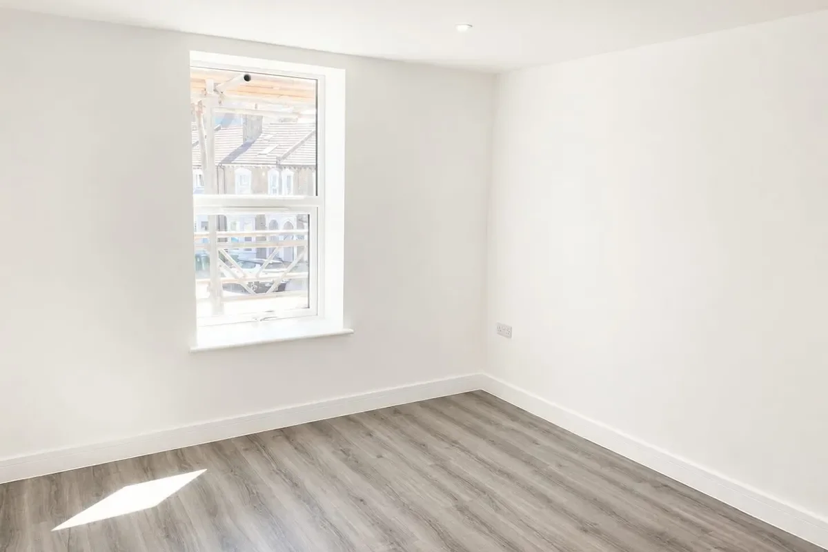 Flat Ordnance Road in Southampton