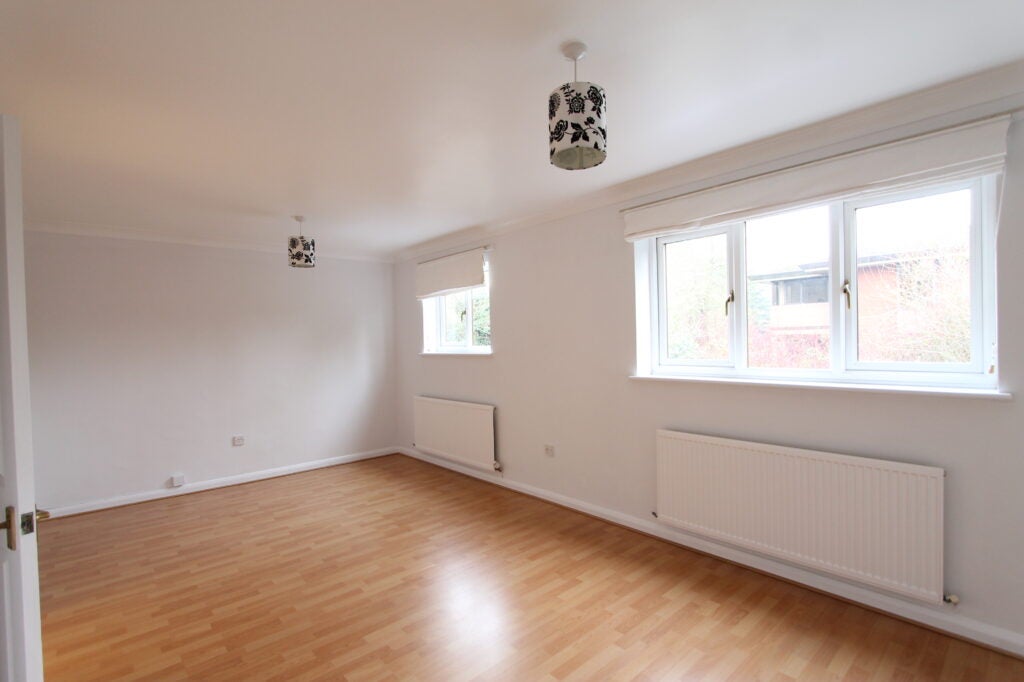 Flat Catteshall Road in Waverley